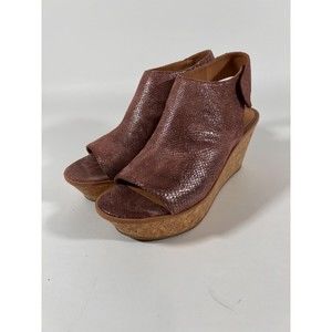 Johnston & Murphy Jade Ankle Strap Plum Metallic Snake-Embossed Kid Suede 7.5